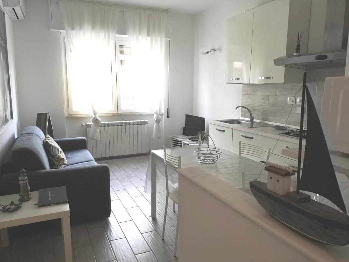 Monica'S Apartment Марина ди Карара Екстериор снимка